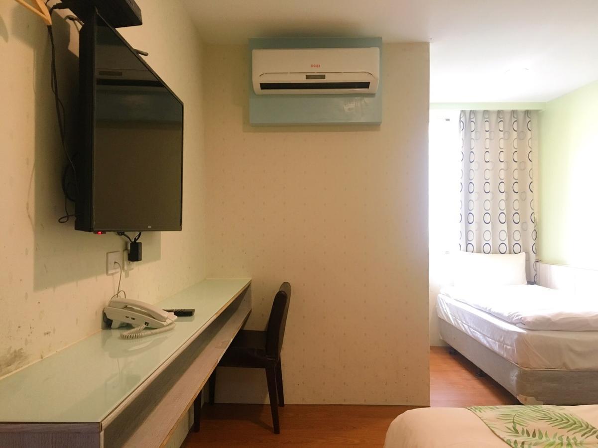 Mini Box Hotel Taipei Exterior photo