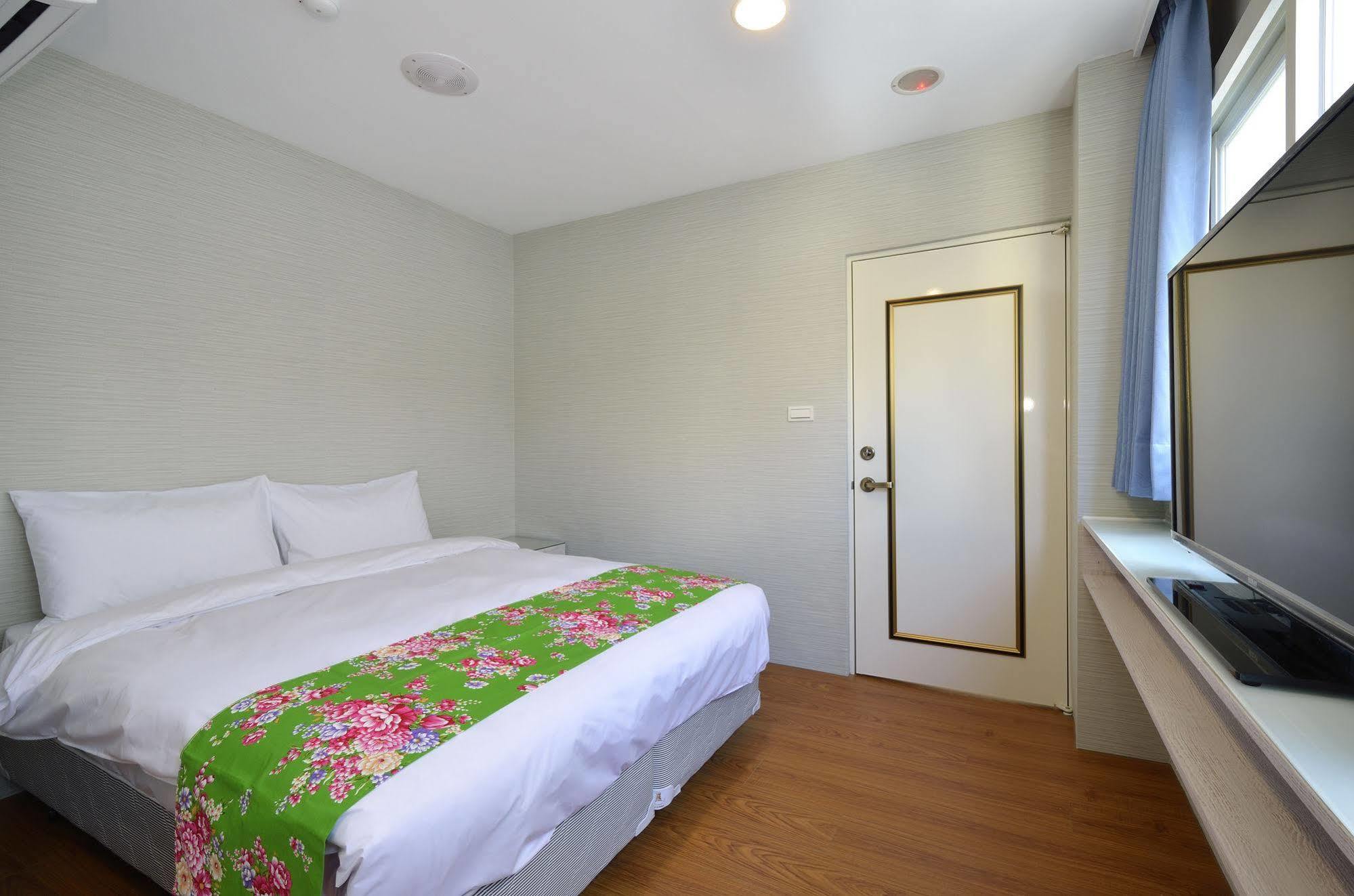 Mini Box Hotel Taipei Exterior photo