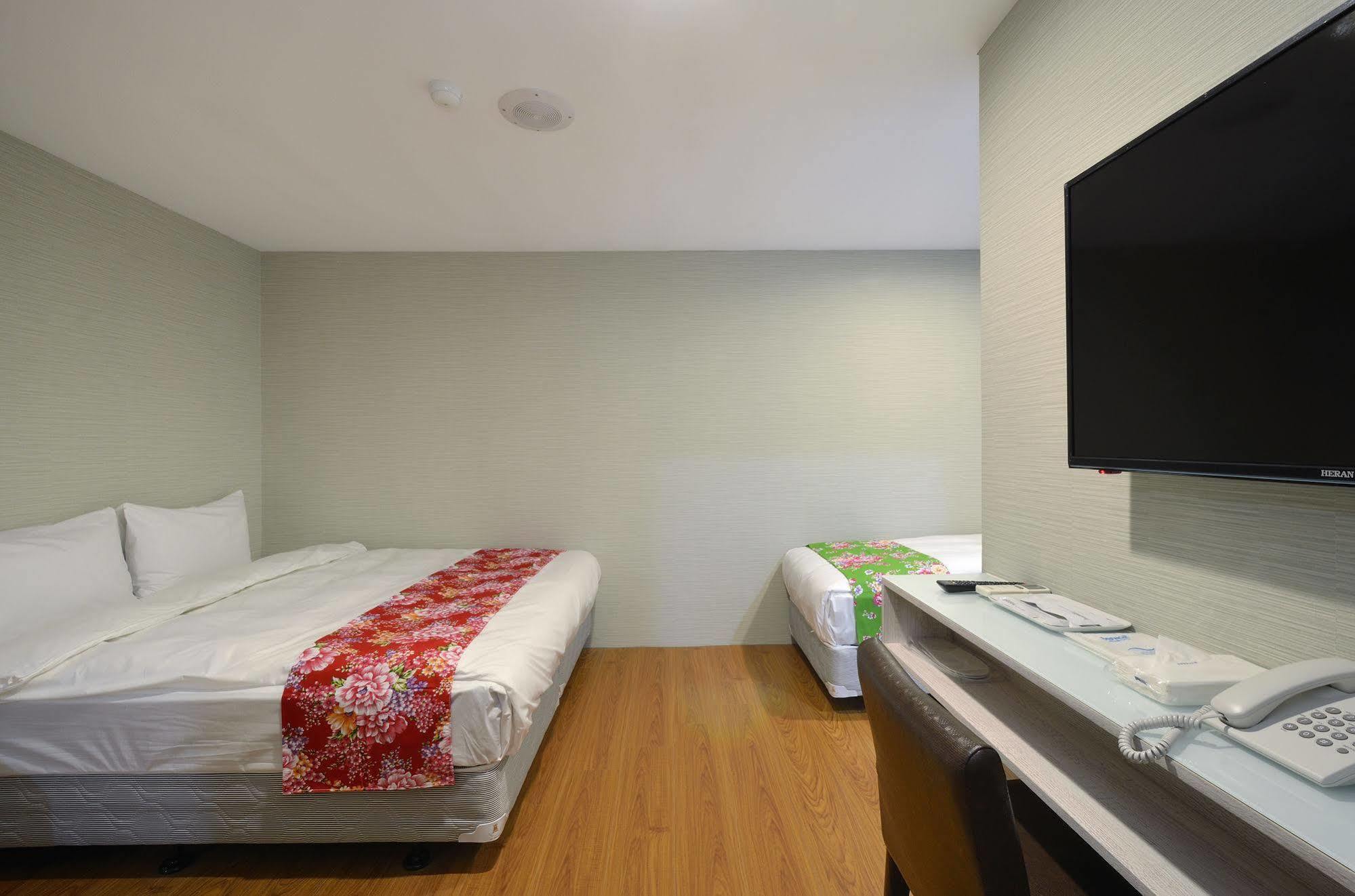 Mini Box Hotel Taipei Exterior photo
